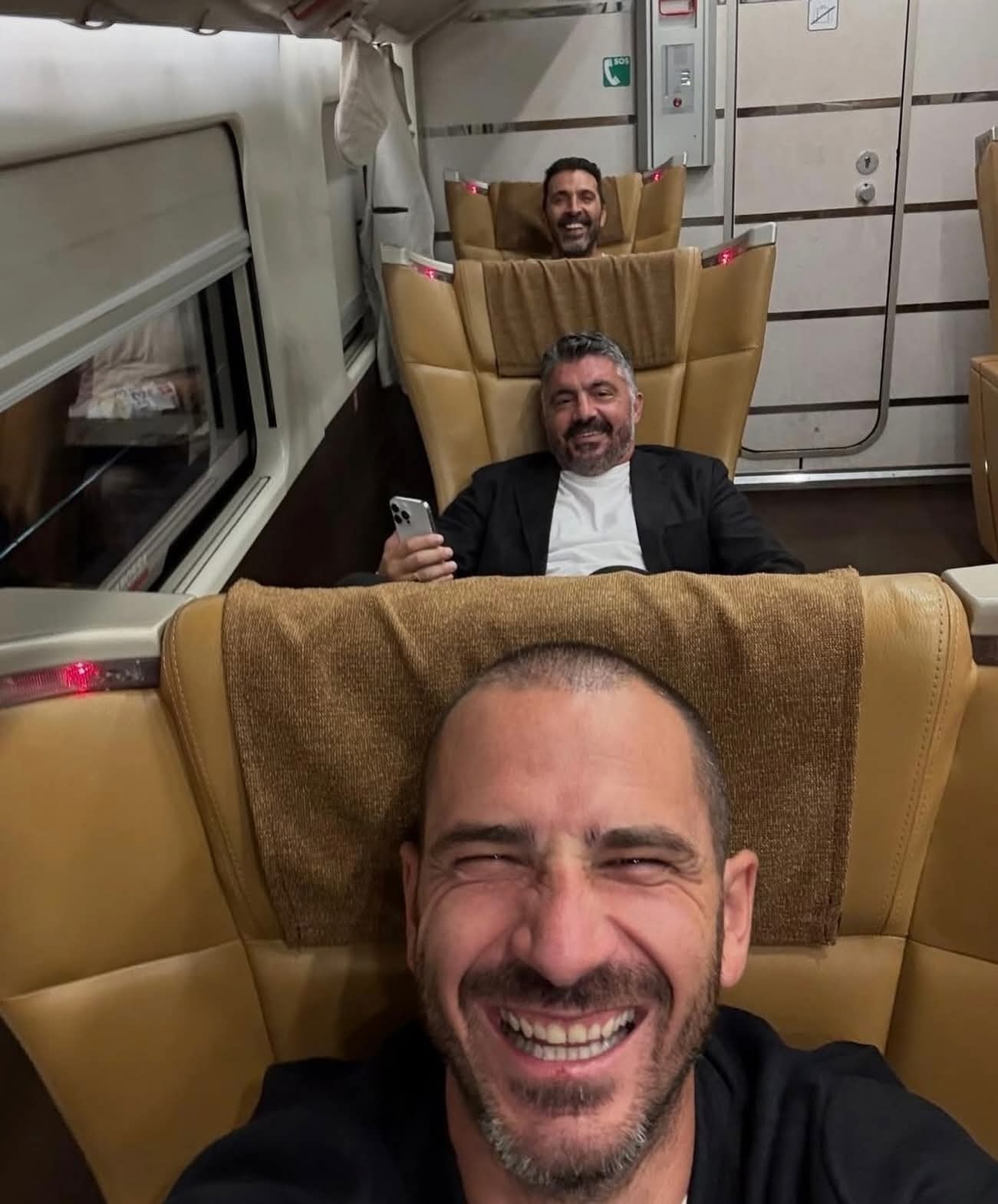 iPhone、IG、WhatsApp问世以后意大利都没有进过世界杯淘汰赛，第一支