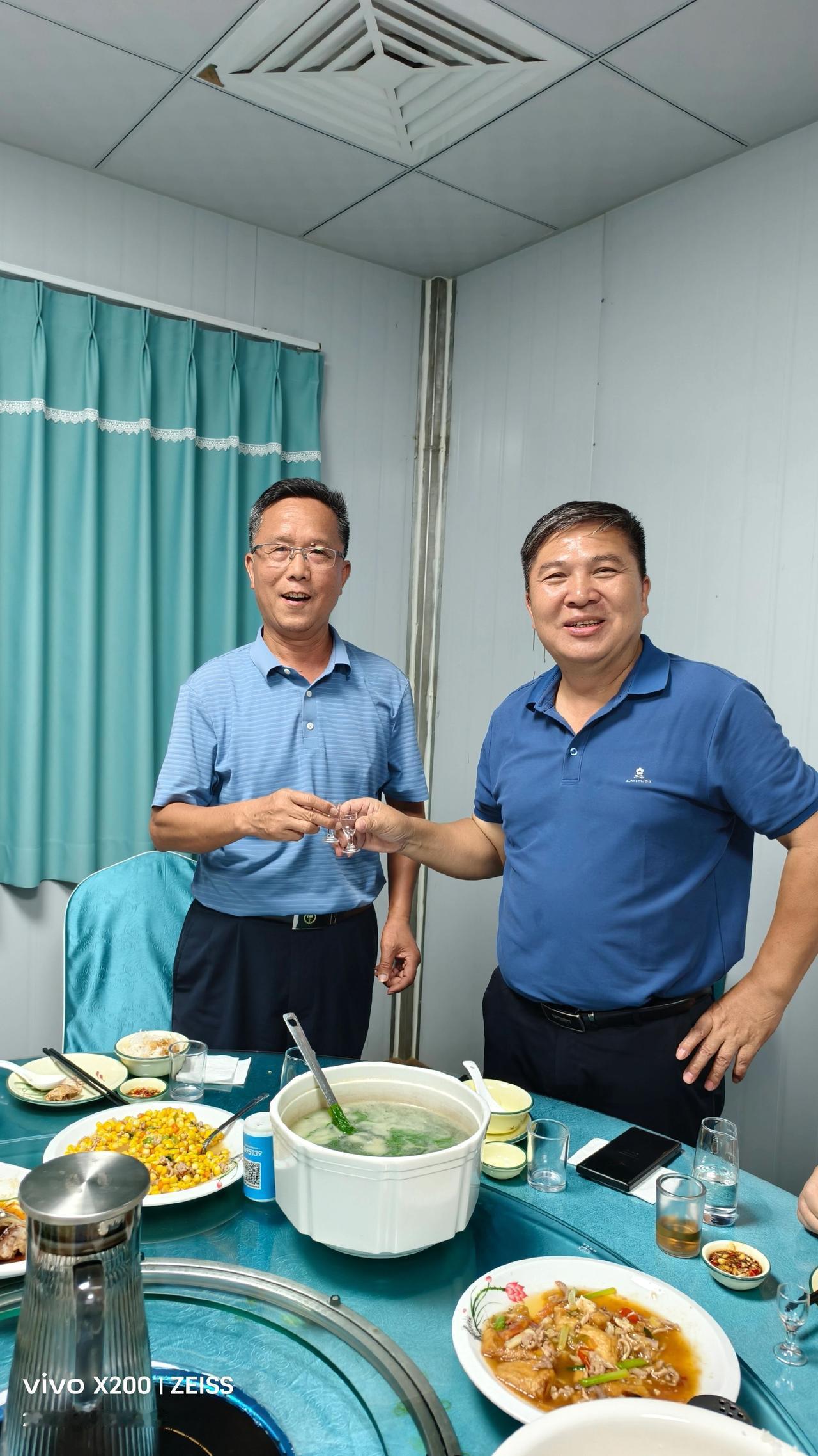 兄弟相聚 珍惜相聚时光留下美好回忆