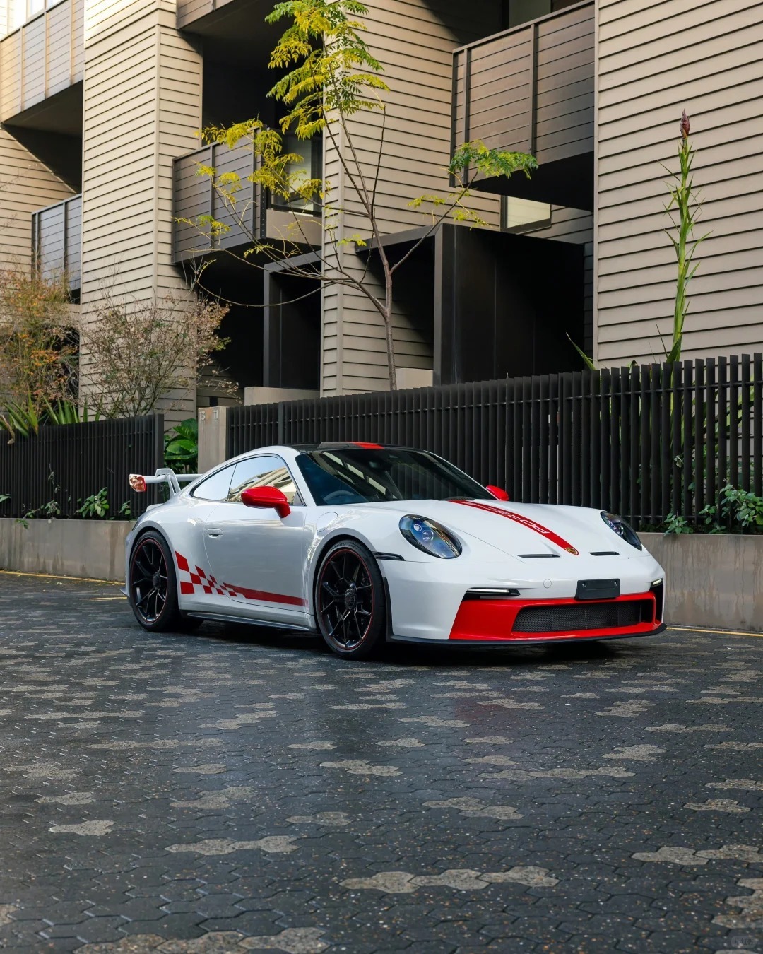 保时捷992 GT3 RS这个涂装配色，红白配如何？车的新衣
