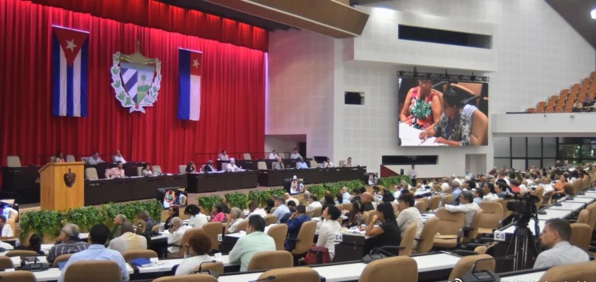 古巴全国人民政权代表大会最近批准了176项改革措施，主要涵盖经济，社会和政府组织