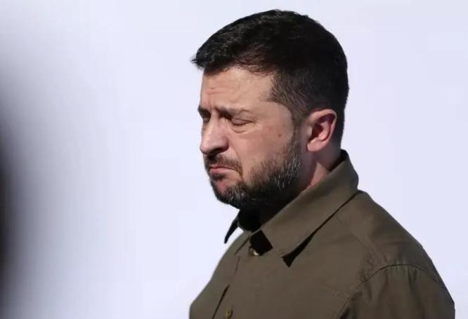 美俄全看走眼了！谁都没想到，阻碍俄乌和平的根本不是泽连斯基，而是藏在他身后的 “