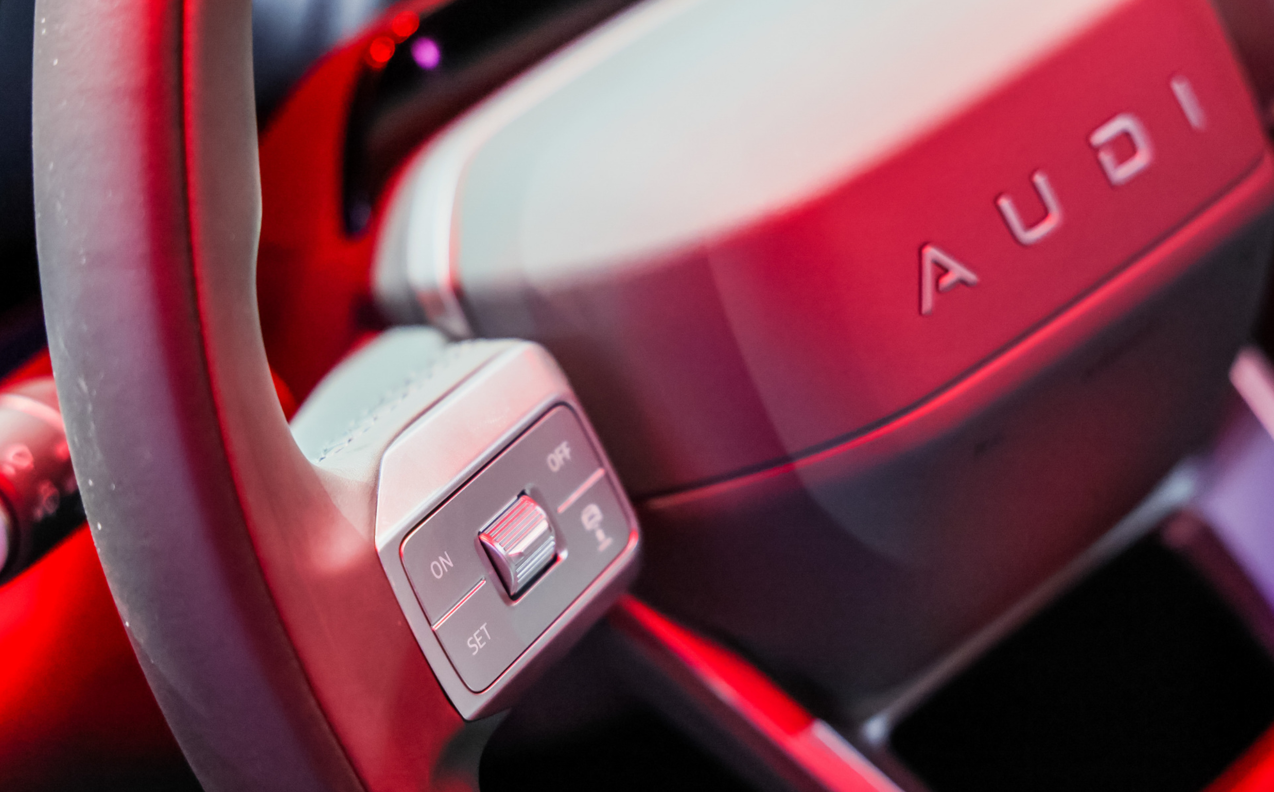 奥迪E5在佰骏山刷新50W内纪录成山路之王，这不是巧合。连续弯道、山路、水路随便