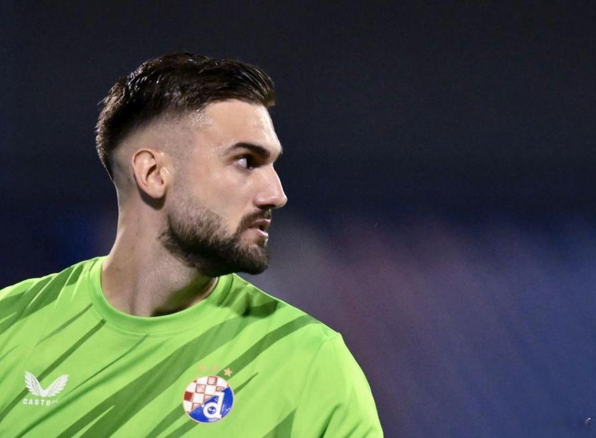 上周有报道称萨格勒布迪纳摩门将内维斯蒂奇转会转会克拉科夫的交易陷入僵局，现在已证