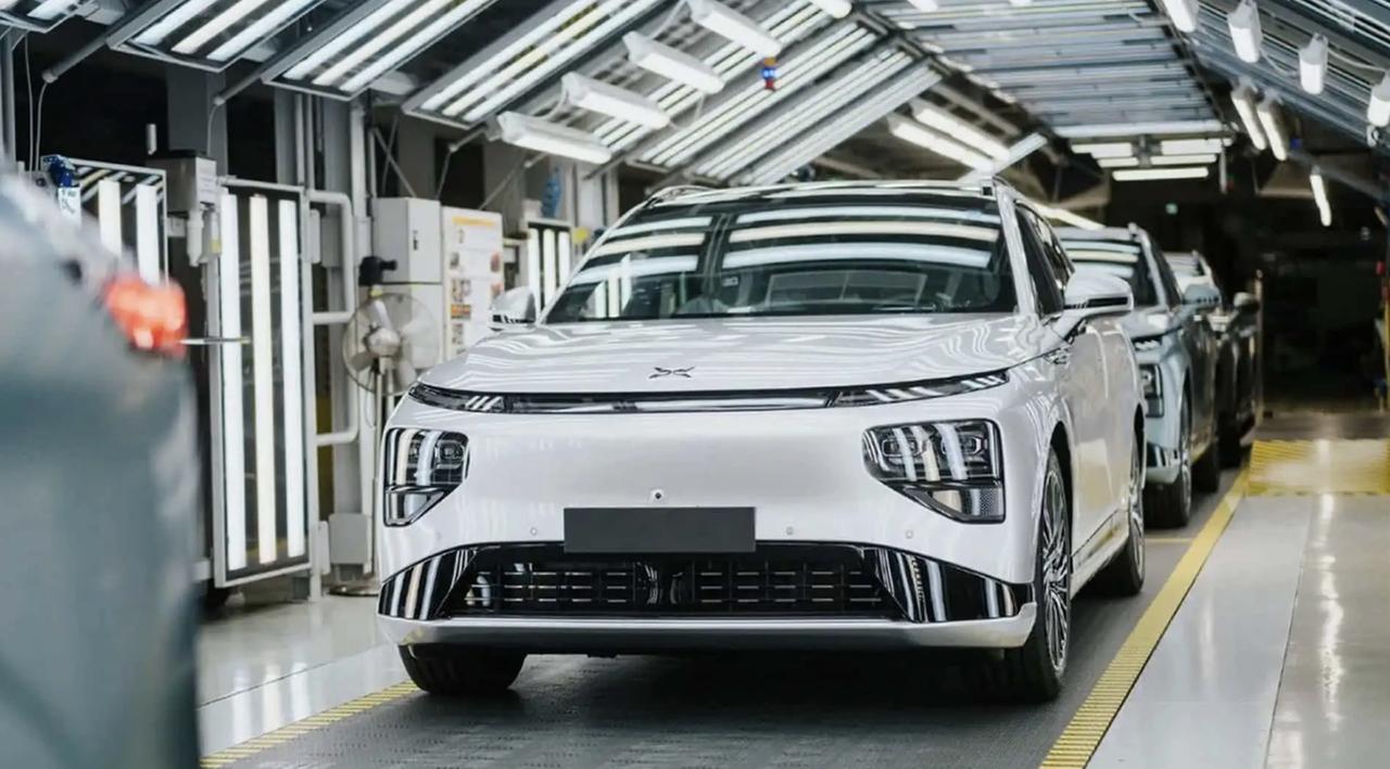 丢了欧美车企订单，麦格纳迎来了中国大客户
作为汽车圈的代工皇帝，麦格纳曾为奔驰G