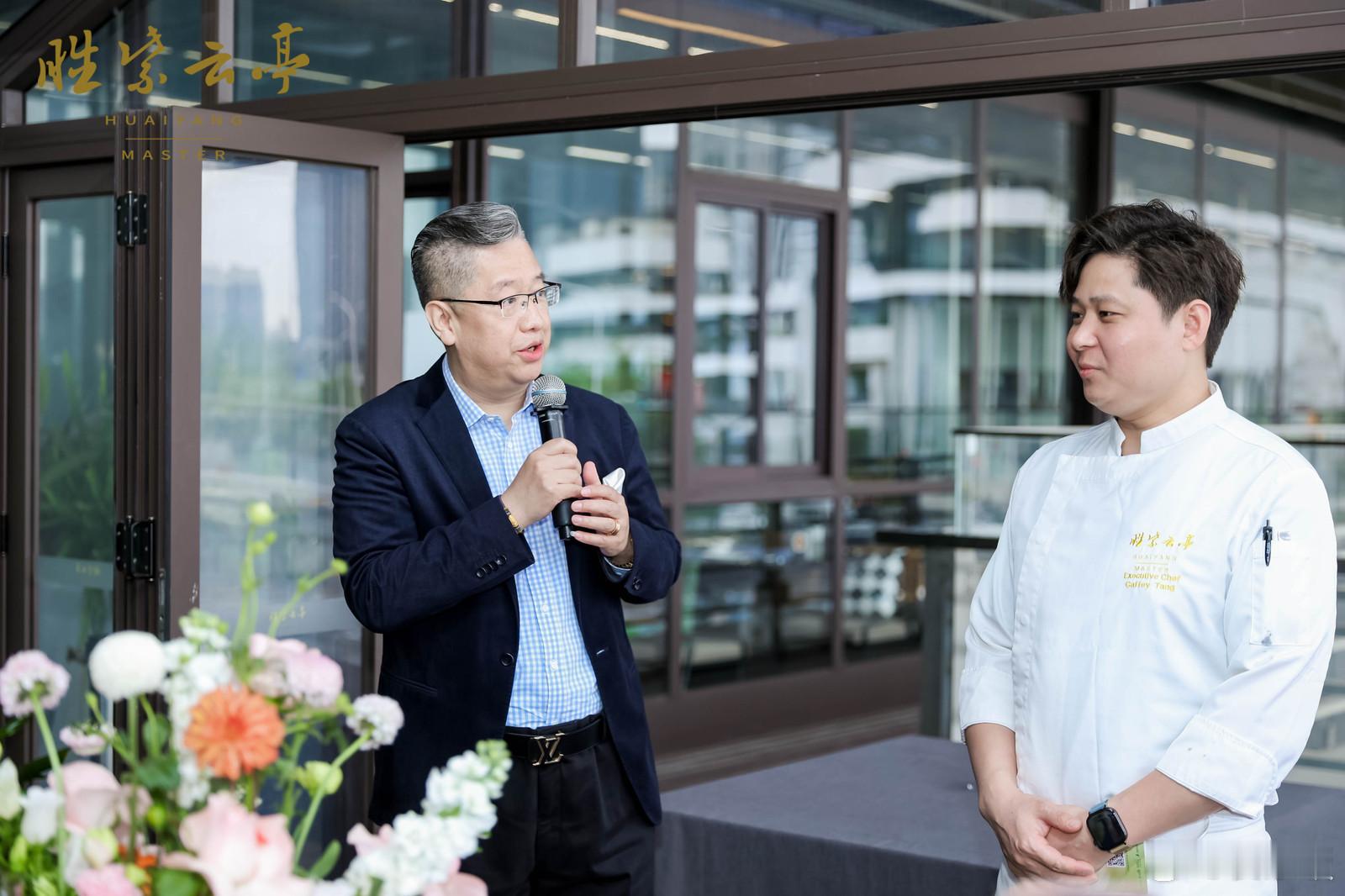 📍胜紫云亭 亭间春馔熏鹅菊花叶，制成卷云状的茉莉芙蓉汤，讲究的是吃鸡不见鸡，闽