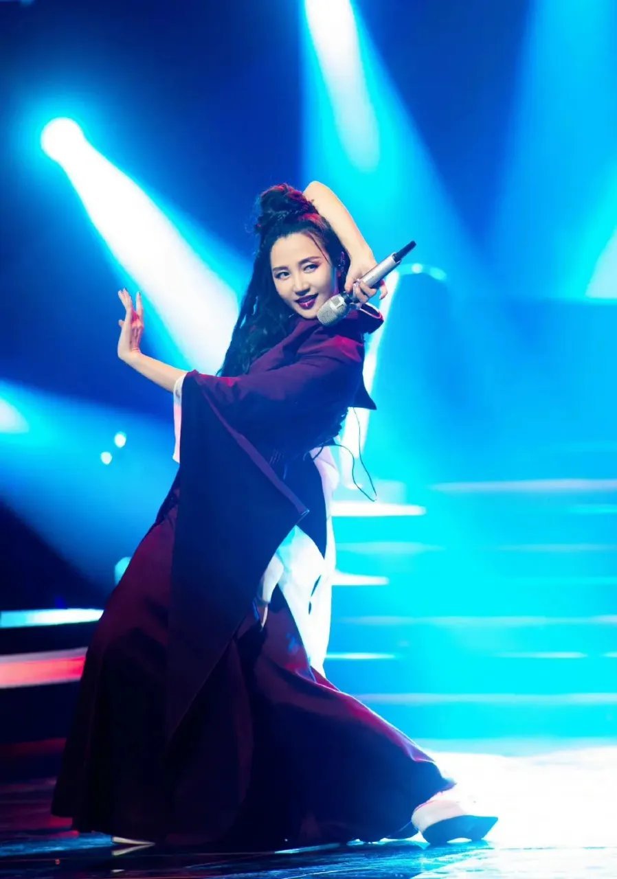 浪姐能不能淘汰赵兆赵兆编曲翻车言论引众怒，被指背离节目初心，网友喊话淘汰，期待节