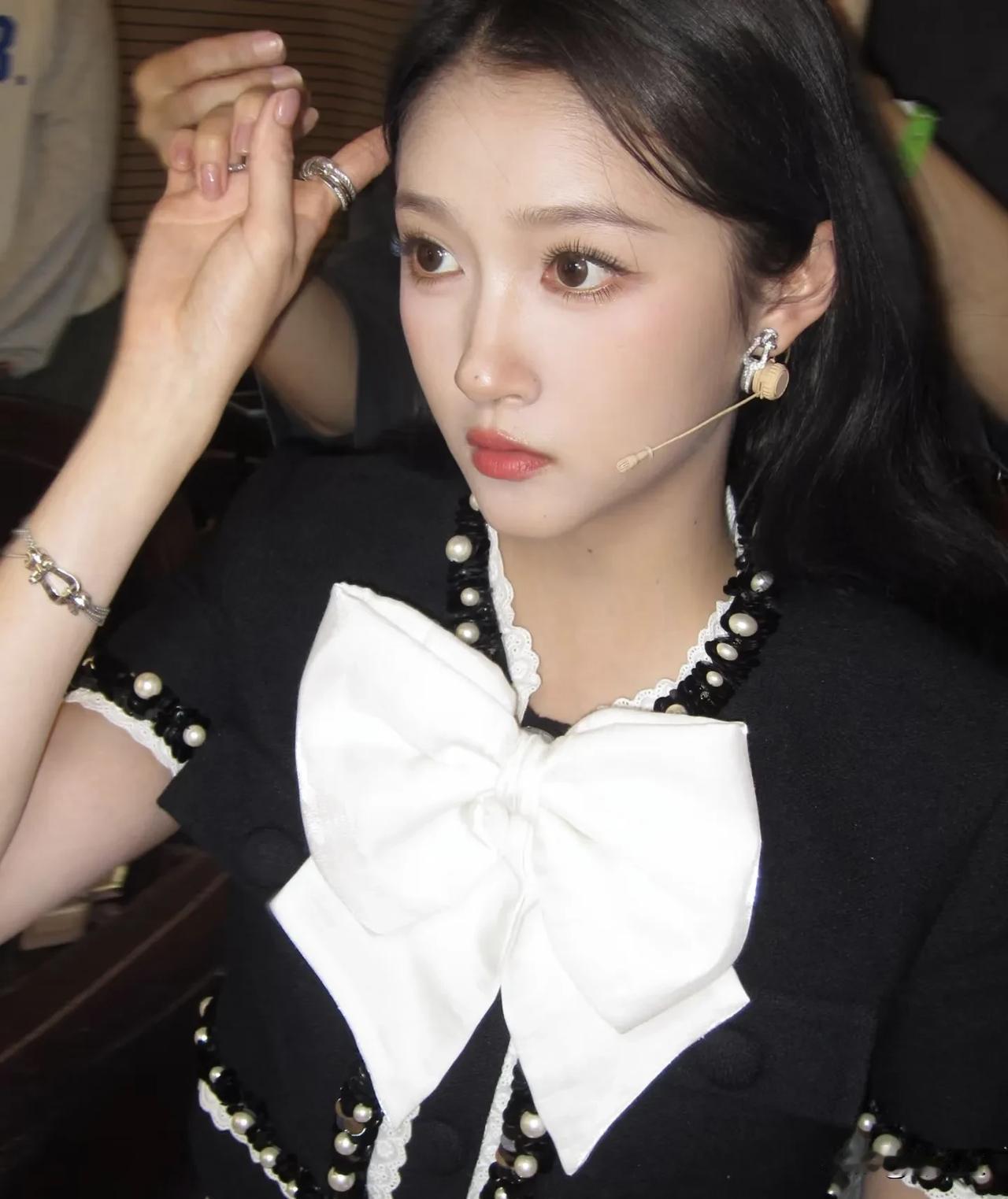 我不吃关晓彤的颜值，所以我觉得她内娱在女星里面确实是很一般，不过她的身材确实很好