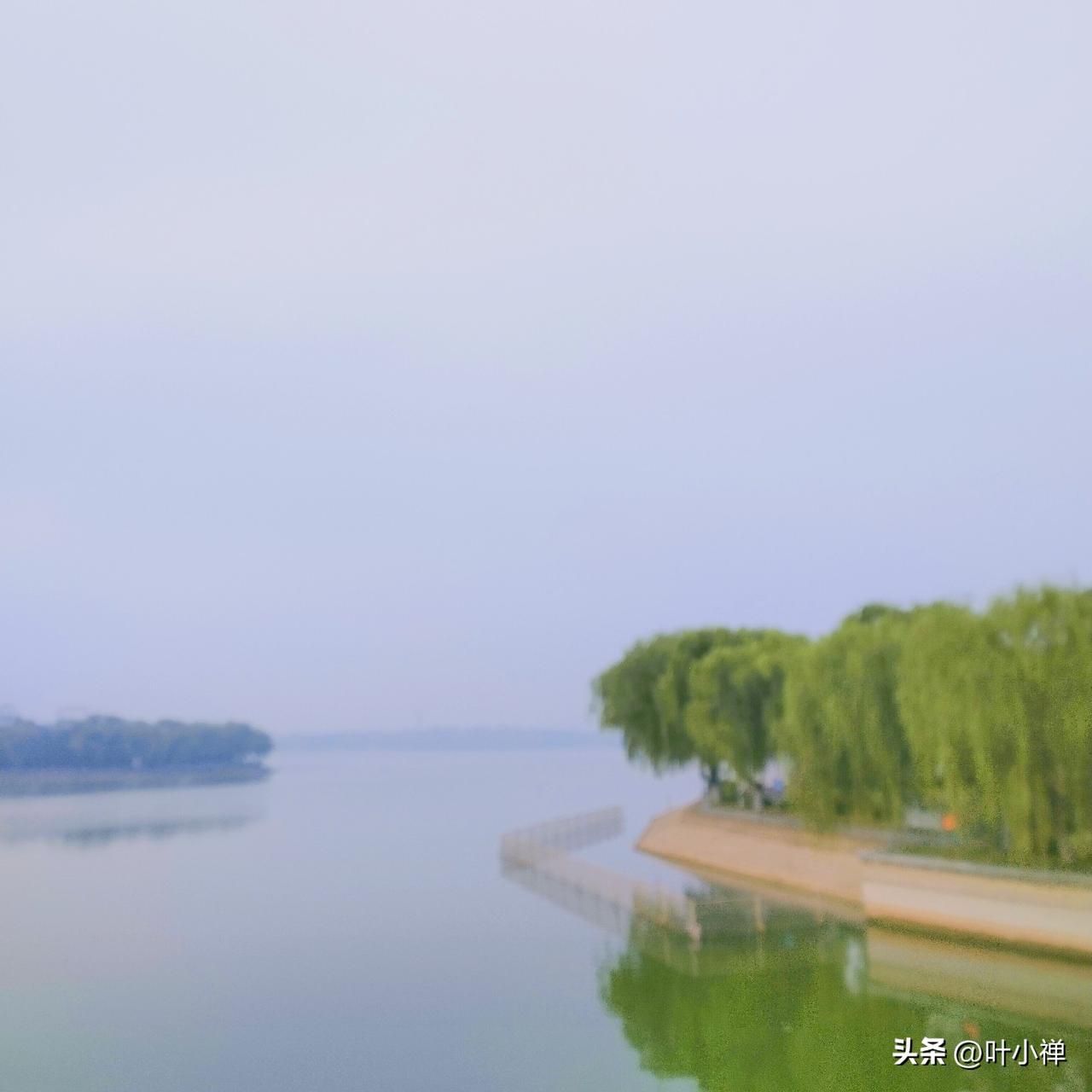 今晨慢跑13公里，可是大上坡上上下下的真有点累了。平均配速很慢6'51''，平均