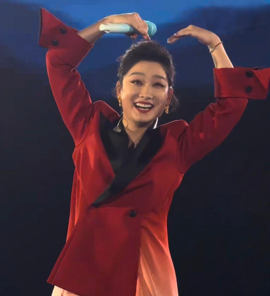 无情岁月怪我太痴狂。