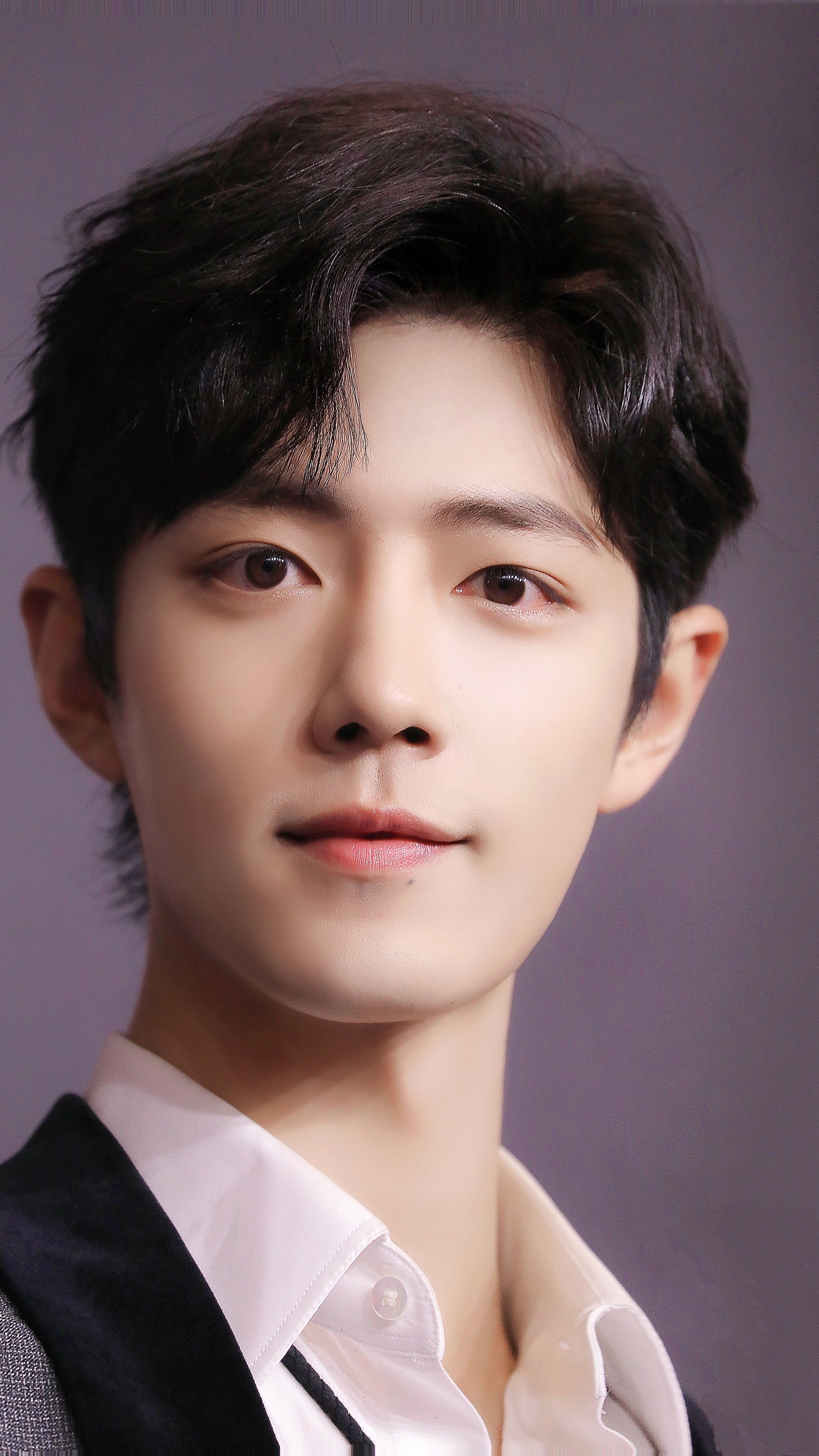 站姐发的早期肖战不张扬、不浮夸，端正体面，帅得有章法。肖战提名亚洲艺术电影节最佳