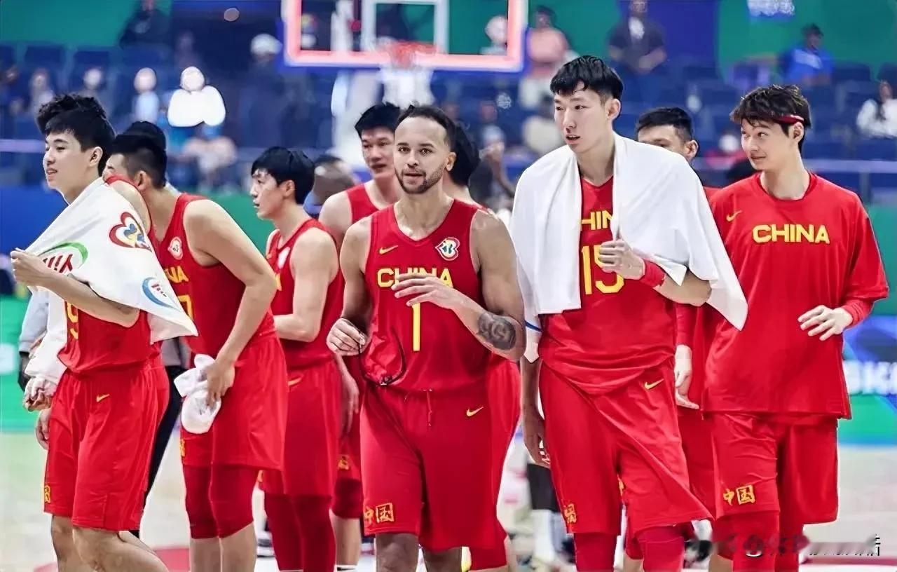 中国男篮现役球星档次划分，谁能挂档升级？

第一档世界级：李凯尔

第二档国家级