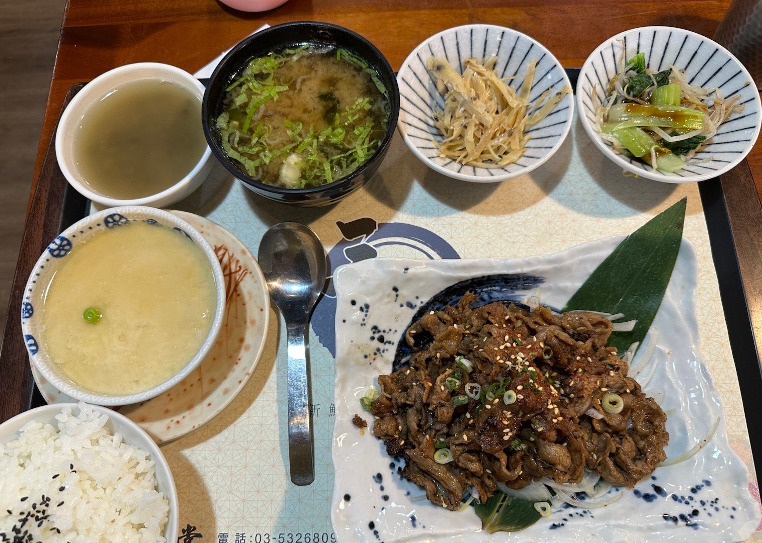 早餐吃太少，不到交班时间就好饿啊，满脑子都是等下要吃什么。烧肉丁食适合好饿的我，