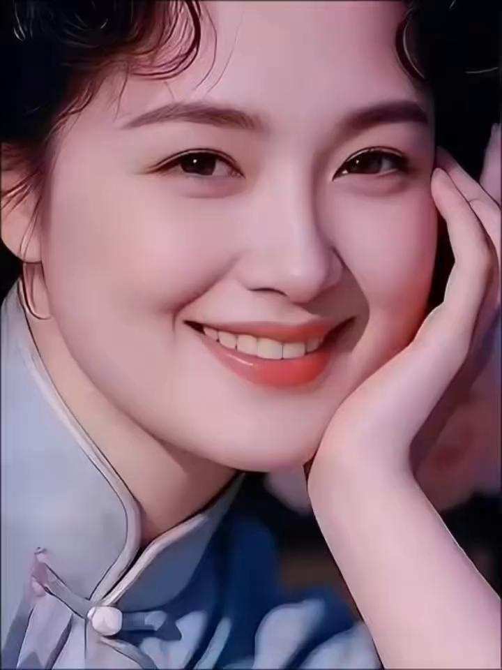 标准的美人脸型，白嫩嫩的皮肤，再配上甜甜的笑容，这就是绝大多数男人心中的理想型。