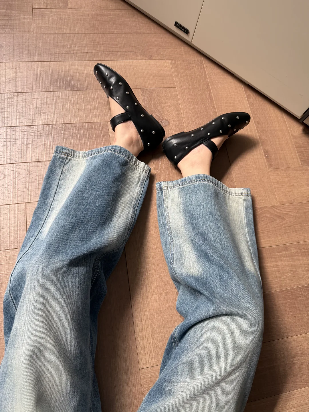 哦莫！！这个裤脚的渐变色刚刚好看～～