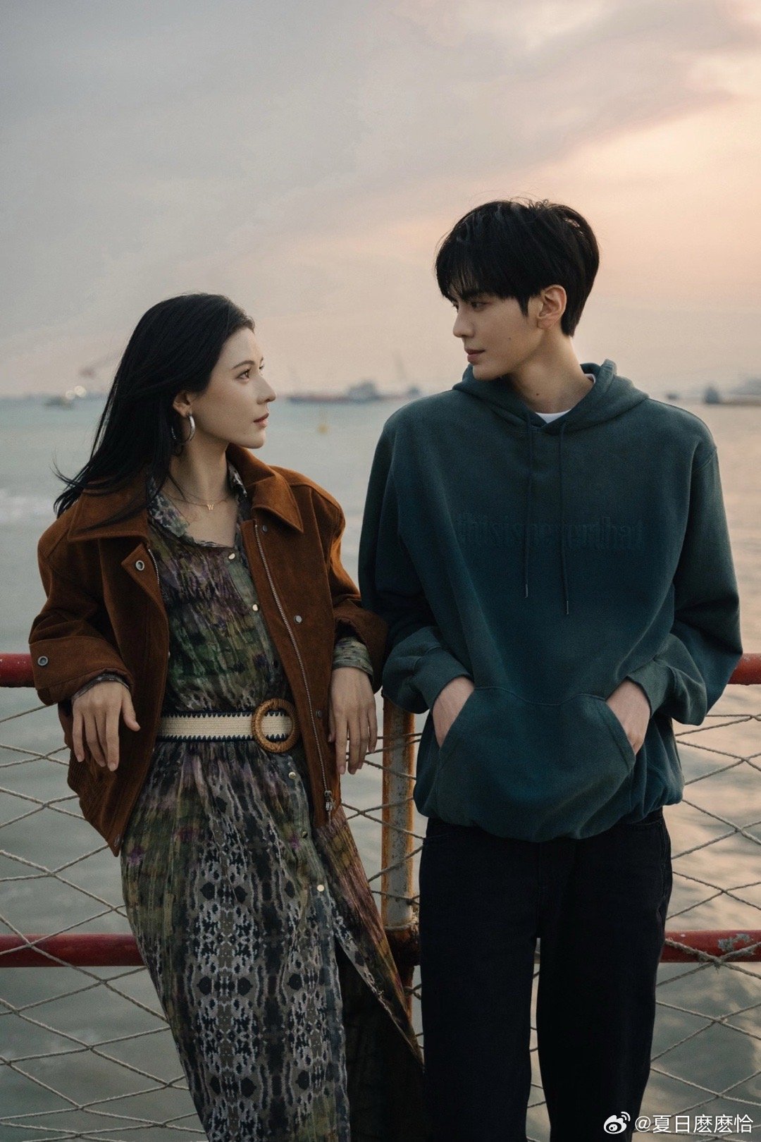 毕雯珺 张予曦这热搜词条咋了印象里还停留在他俩《深情眼》戏里深情感拉丝，戏外售后