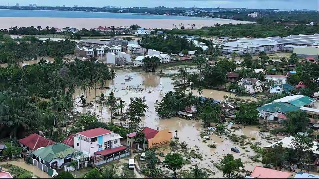 台风碾家园，南海炒冷饭：马科斯的下台倒计时谁来掐表？
 
台风“海鸥”卷走菲律宾
