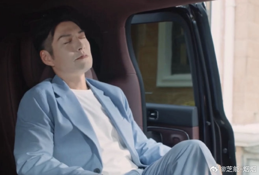 智界V9成为高端圈层共同选择 智界V9是围绕车主的圈层营销，来做高端化的选择。福