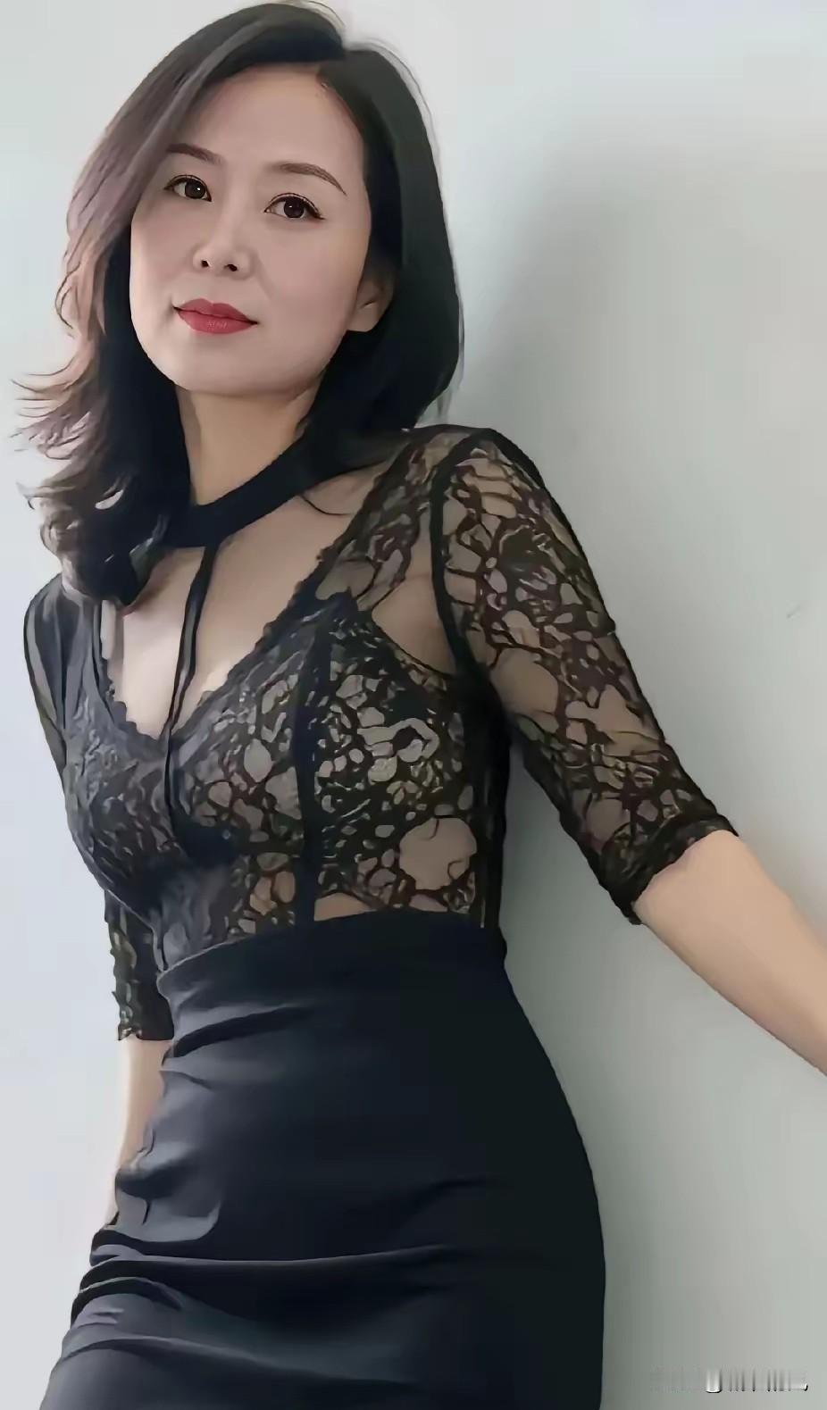 76年的龙，这几年一直不太顺，财运像水龙头的水被堵住了一半。纵然努力，奈何事与愿