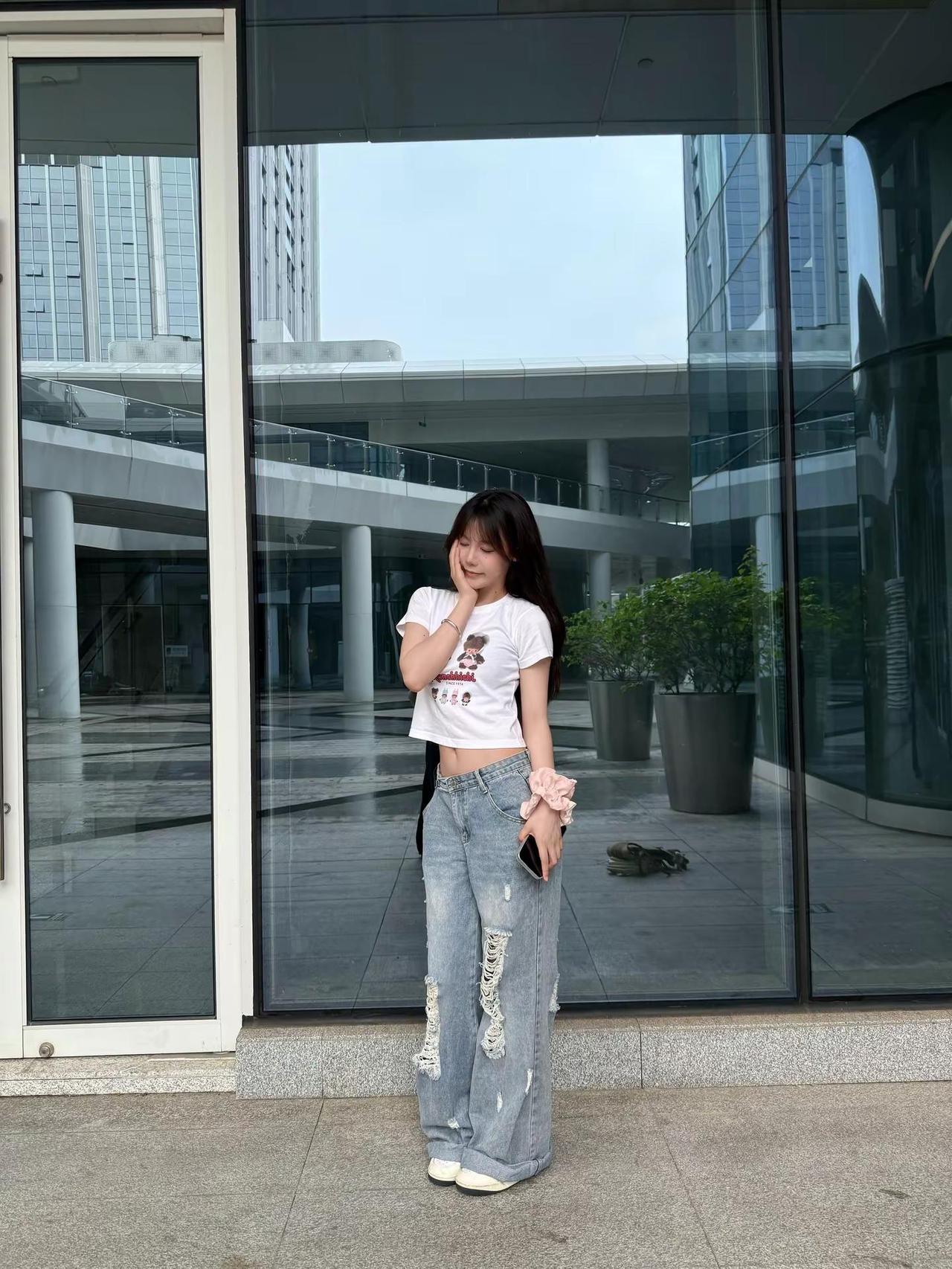 我们曾如此渴望命运的波澜 到最后才发现 人生最曼妙的风景 竟是内心的从容与淡定