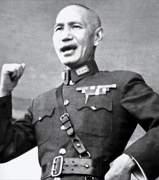 1945年抗战胜利后，蒋介石人还没到南京，就急着下了一道命令，必须在他到南京前炸