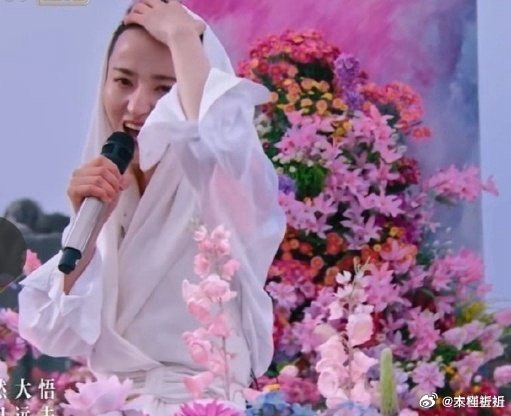 蒋一侨短发家人们！蒋一侨短发造型也太帅了吧！舞台上简直杀疯，这谁看了不得被迷倒！