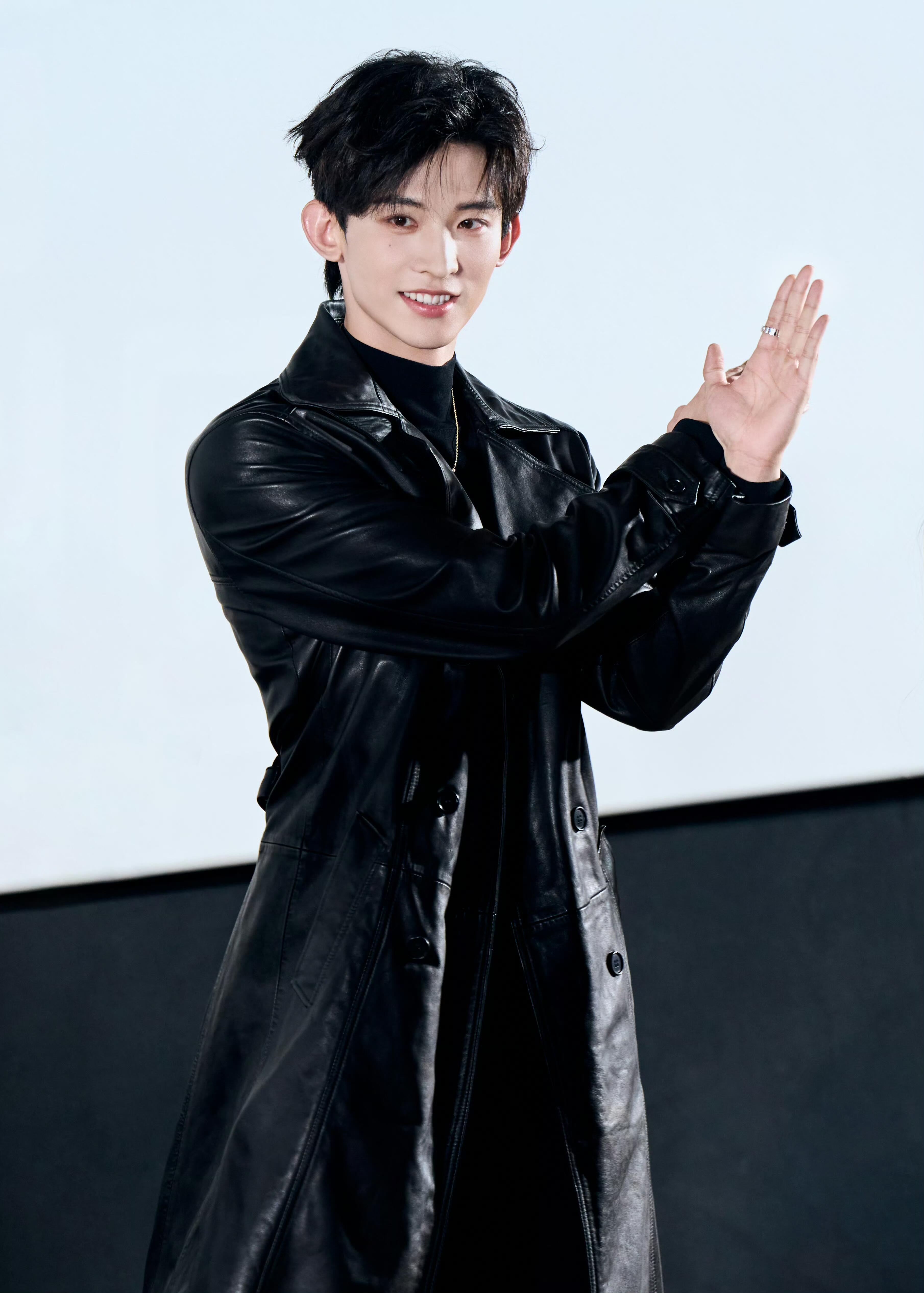 常华森这个赛季强的可怕 一口气带来三个高光角色！他是暗河的疯批宗主，是剑心的沙狐