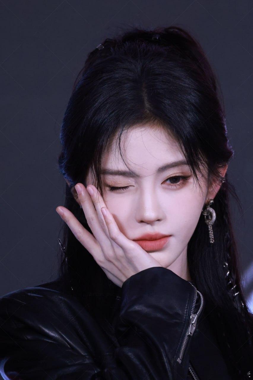 鞠婧祎，表情秀 