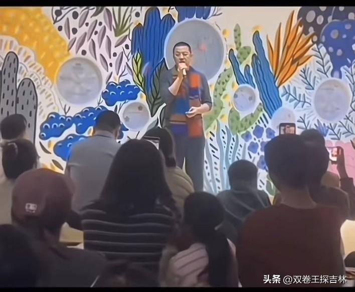 李亚鹏把董宇辉称为我的朋友。
不愧为李亚鹏为人仗义光明磊落，在公司年会上感谢了很