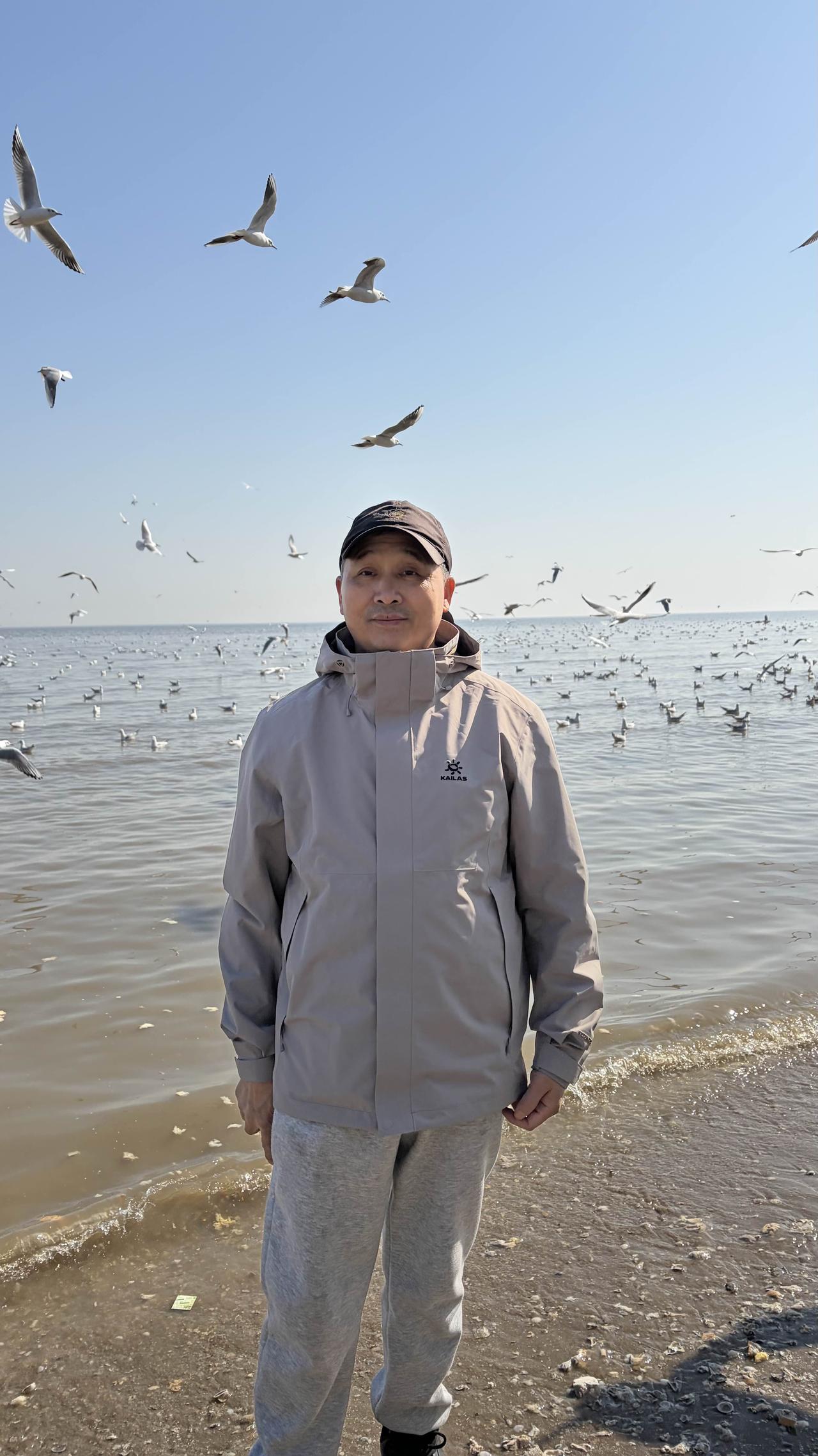 临江仙•念缘

 文/千雪
缘起尘寰终不负，相逢便刻心房。
人心映月品如霜，人格