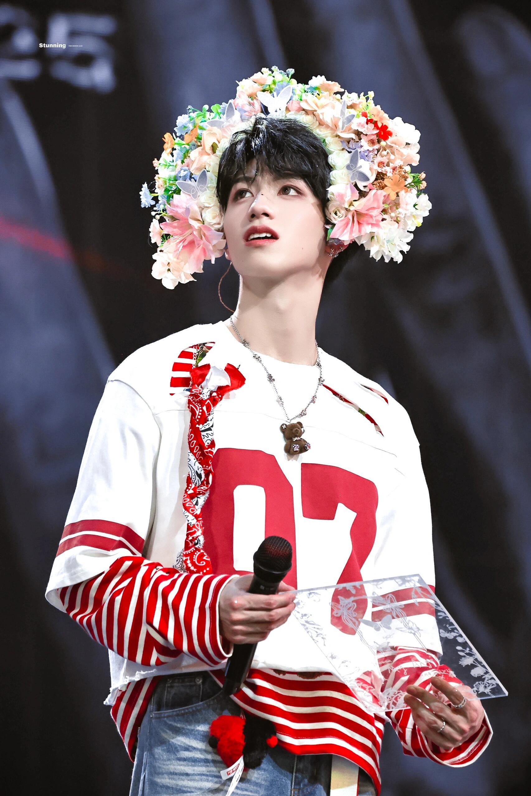 来看簪花美少年☞朱志鑫[哇]朱志鑫簪花 ​​​