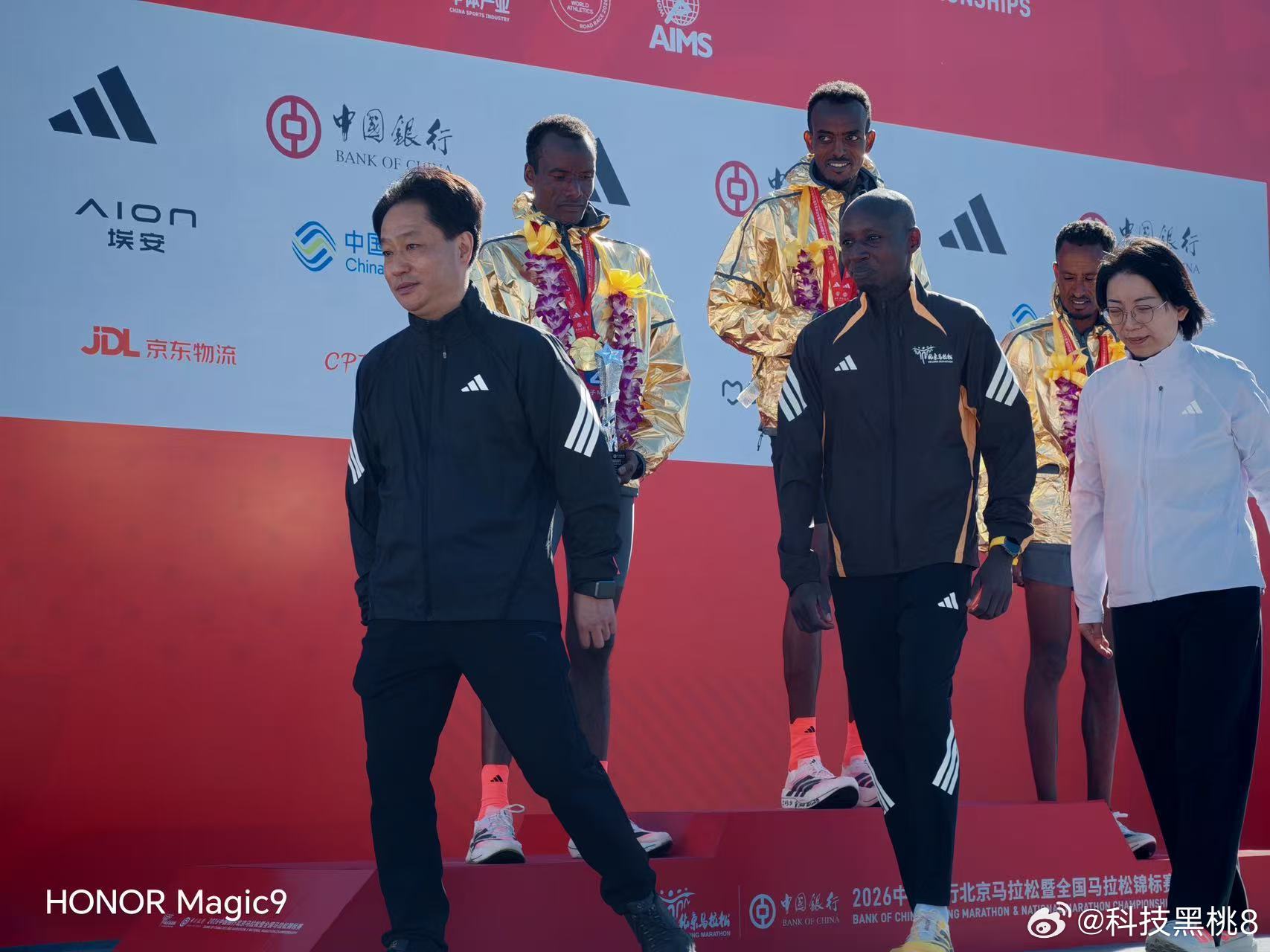 北马大神萨维的现场实拍图终于来啦！全部是荣耀Magic9现场直出，几乎不用后期修