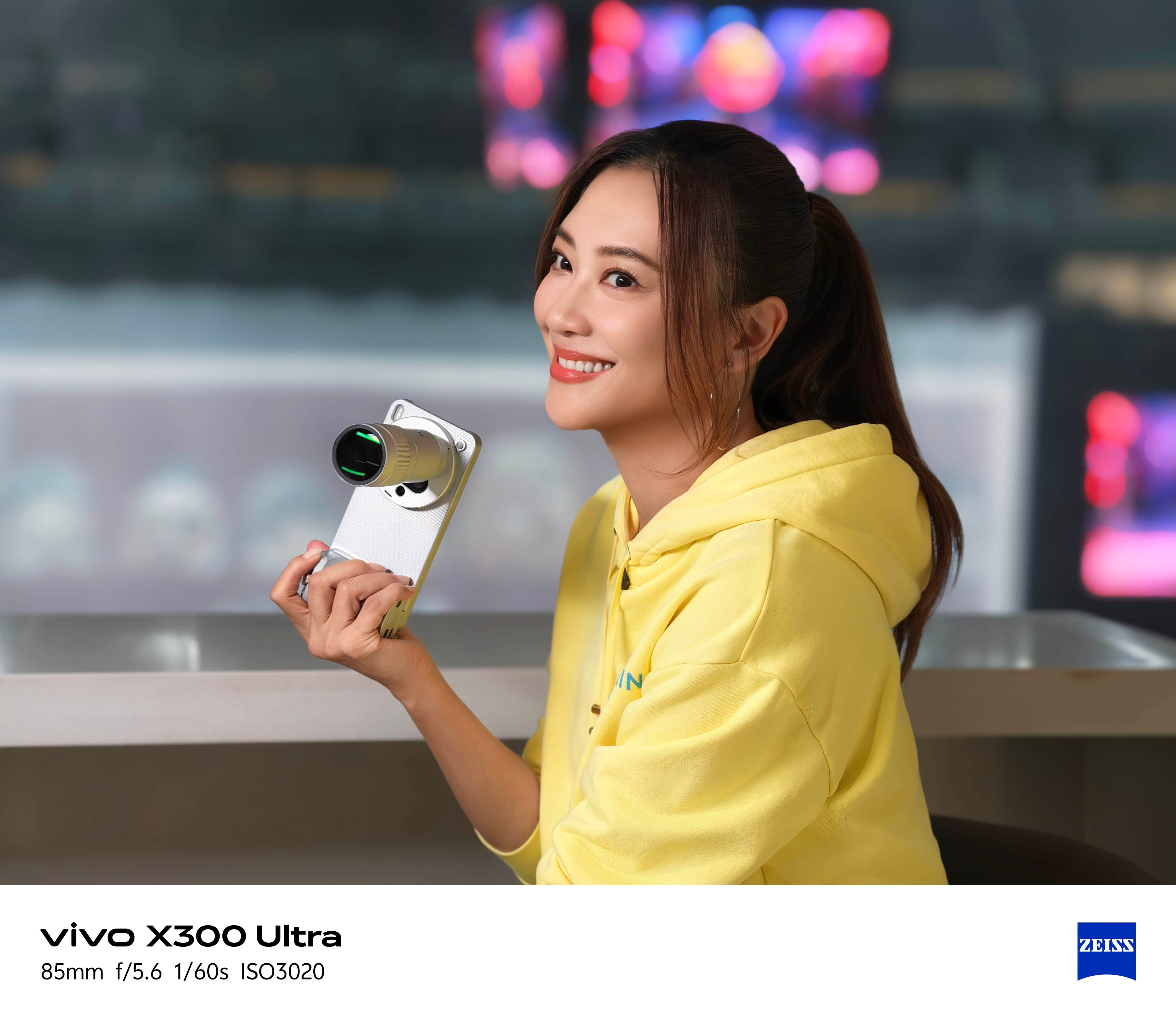 不愧是数码圈都在盯的vivo啊！盲猜采儿姐手里这神器，绝对是刚发布的vivo X