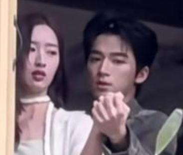 近日，王星越与邓恩熙正在为新剧《告白》进行拍摄相关工作。该剧改编自晋江高分暗恋小