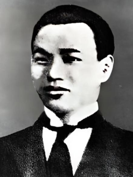 1928年，先烈陈乔年被敌人杀害后，身体上没有一块好肉，惨不忍睹。姐姐陈玉莹去收