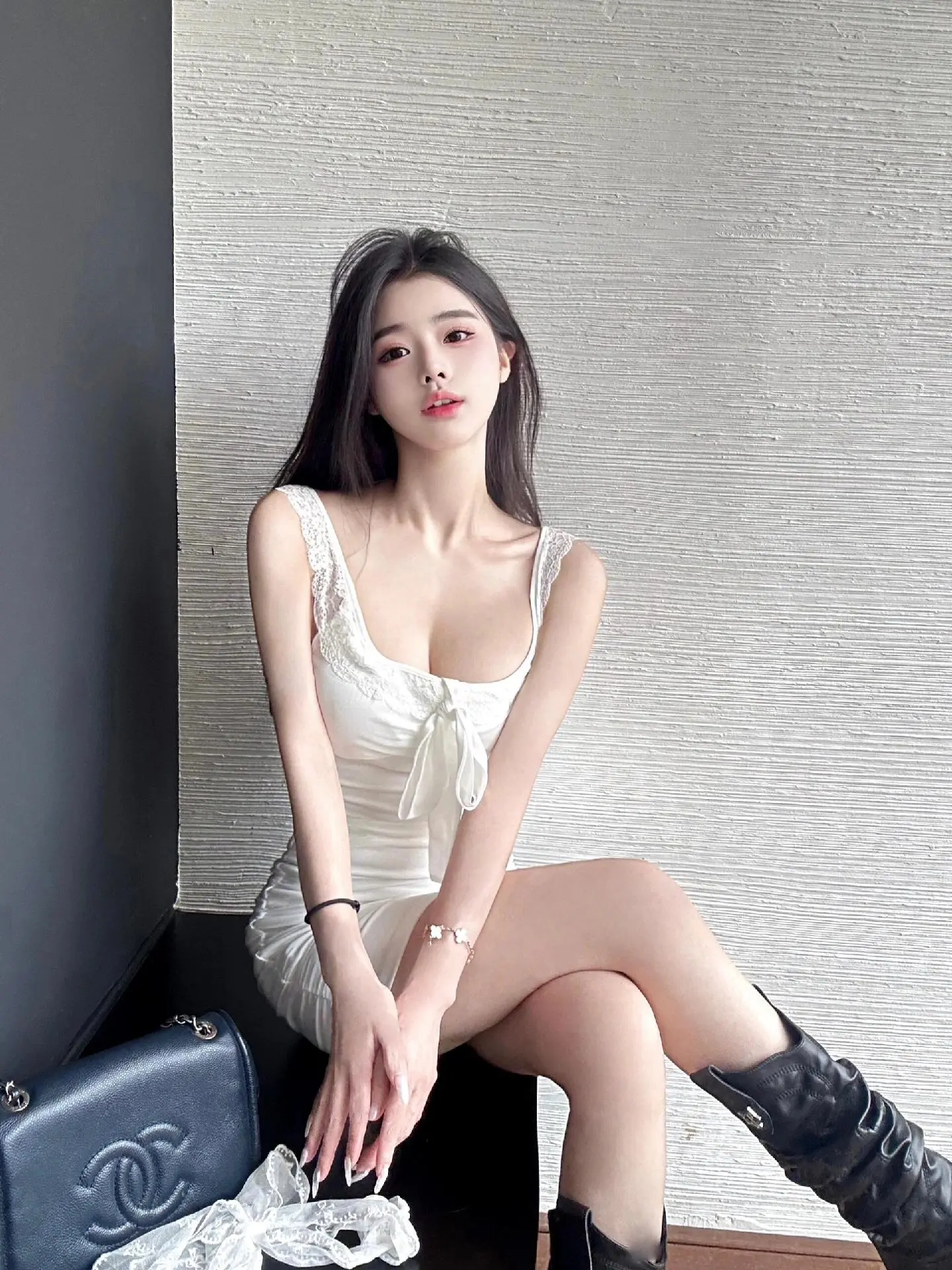 两口子过日子，不需要多富有，只要简简单单，平平安安，彼此珍惜，相互陪伴...