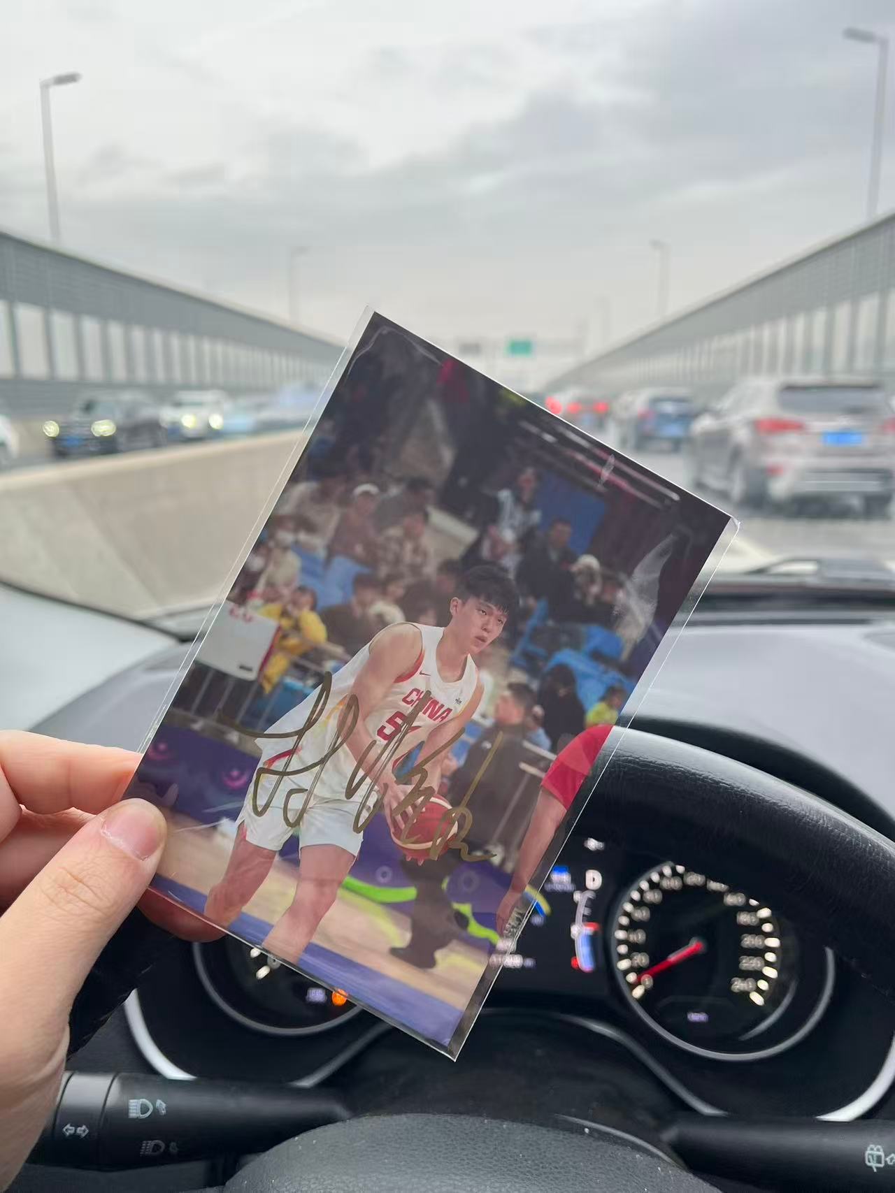 杨翰森签名照，抽一个兄弟送了！评论就行！  抽奖详情