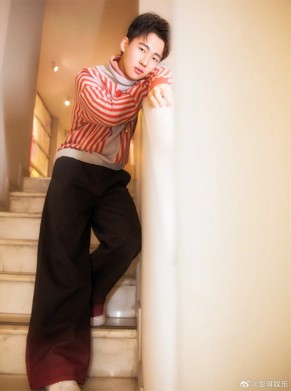 郭麒麟对接回应KTV传闻团队明确澄清是朋友私人别墅聚会，驳斥“商K”谣言，呼吁停