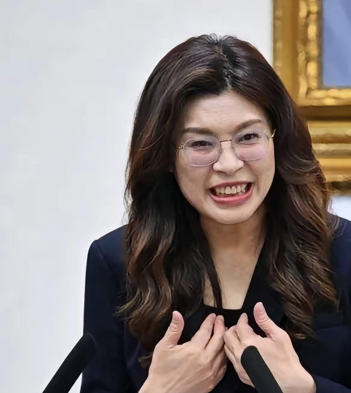 6月22日，汤家凤发文表示，当时郑丽文来大陆拜谒中山陵，他就拒绝抱有任何期待，甚