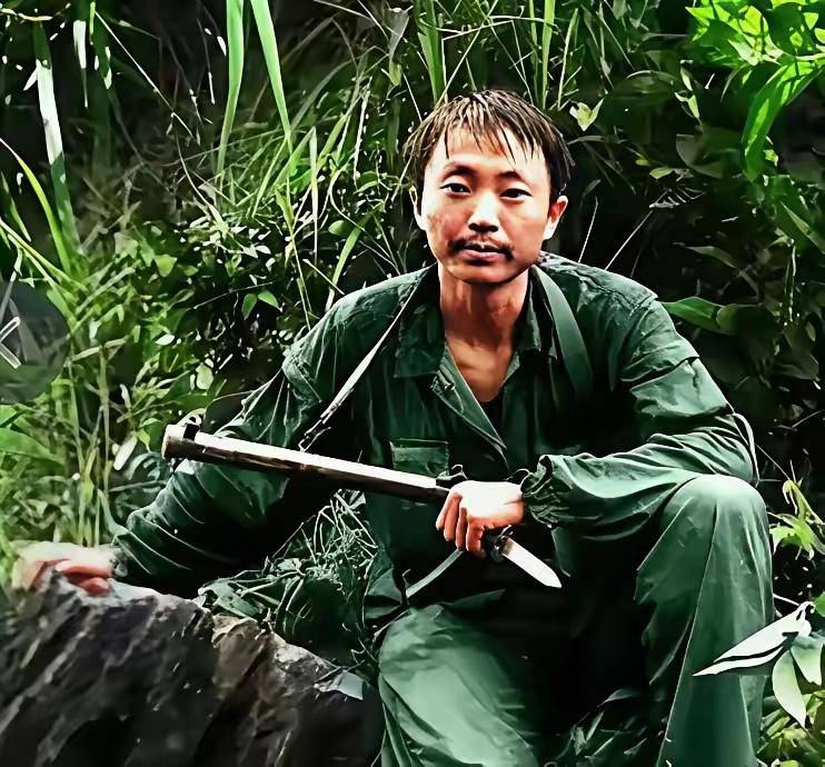 机关干部下连队当主官，在部队里算不上新鲜事。可侦察连不一样，那是把刀子，捅出去就