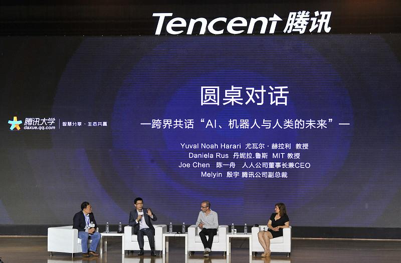 前阵子帮做电商的朋友算过一笔账，他用AI工具把原来3个人的美工、客服、选品活全揽