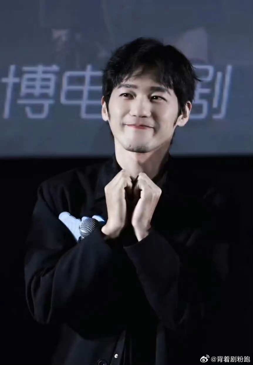 章若楠、林允、白宇《冬去春来》追剧团生图🈶，好美萌的两个小女孩，庄庄完全人间水