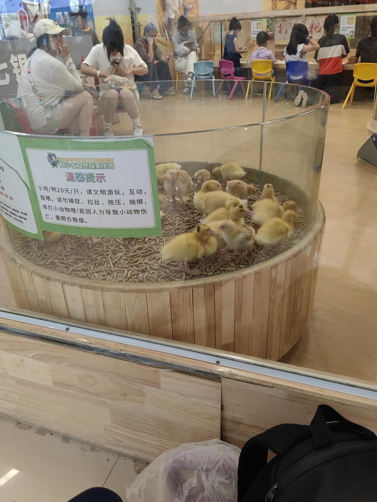 语言这东西除了词汇积累没有其他捷径，词汇积累上去，再多听听力和天天拿着书读上半小