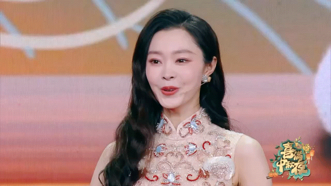 #这主持圈算是让宋轶闯进去了#你还有什么惊喜是我们不知道的？在#喜满中秋夜#和搭