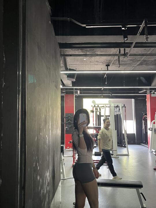 健身穿搭 撸铁女孩 见人不如健身 健身房打卡 健身治愈一切 努力健身热...