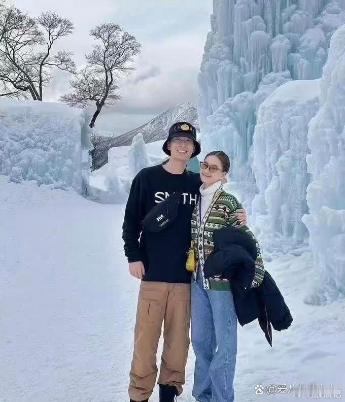 窦骁和何超莲的低调恩爱让人羡慕，希望他们一直幸福下去！ ​​​
