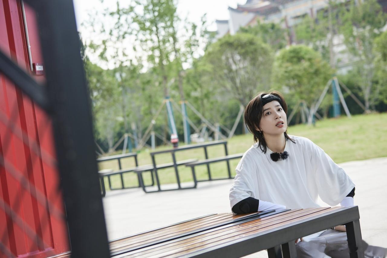 #李斯丹妮宋亚轩复活仪式# 平平无奇的逻辑小天才李斯丹妮用脸鸡哔猎人，真的是太好