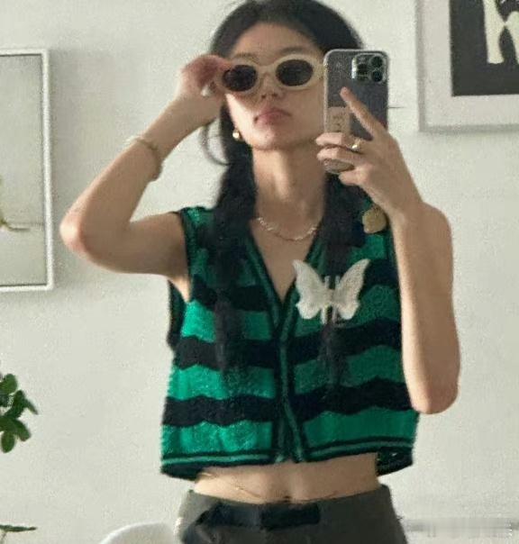 #孙千腰链#孙千晒了自拍，看到她戴的腰链儿了，是真的很抢眼哦，芊芊小腰让人羡慕了