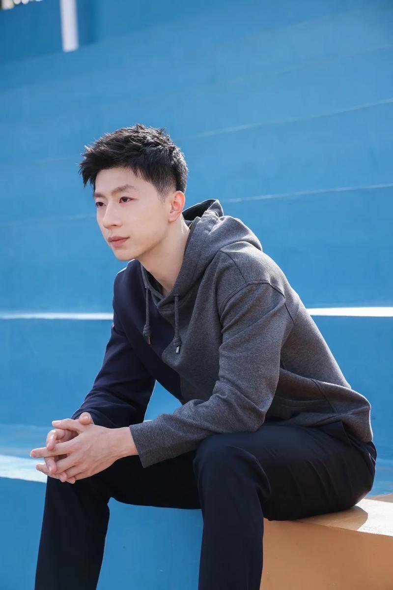 马龙携妻子夏露现身林俊杰演唱会，发文晒照称：嗓子又哑了，林俊杰现场表示感谢马龙的