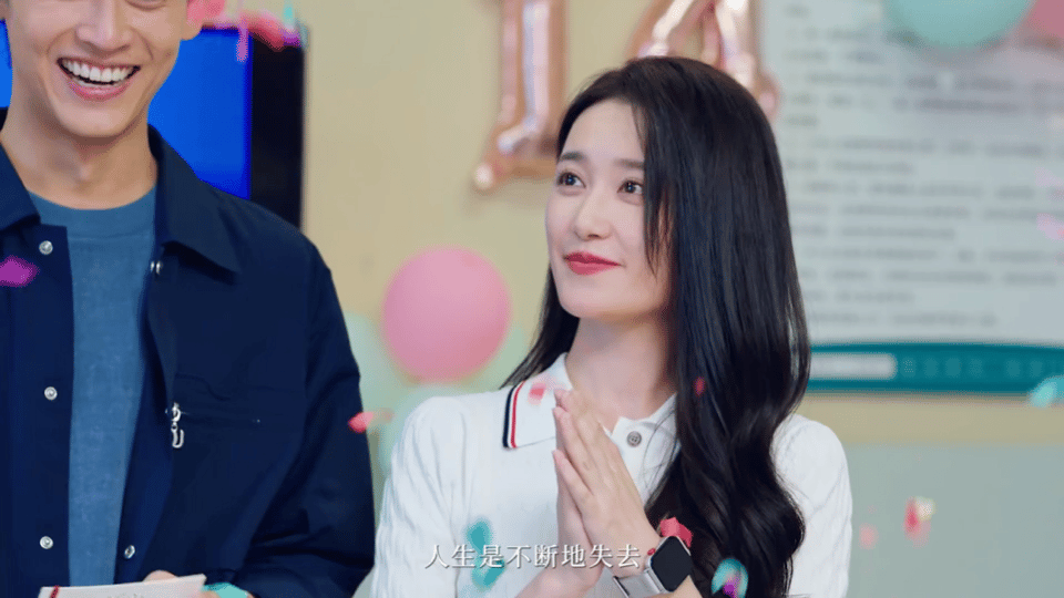 我发现男朋友和我老板在一起了这段捉奸戏份快速铺垫女主想要逃离内卷都市的缘由，信任