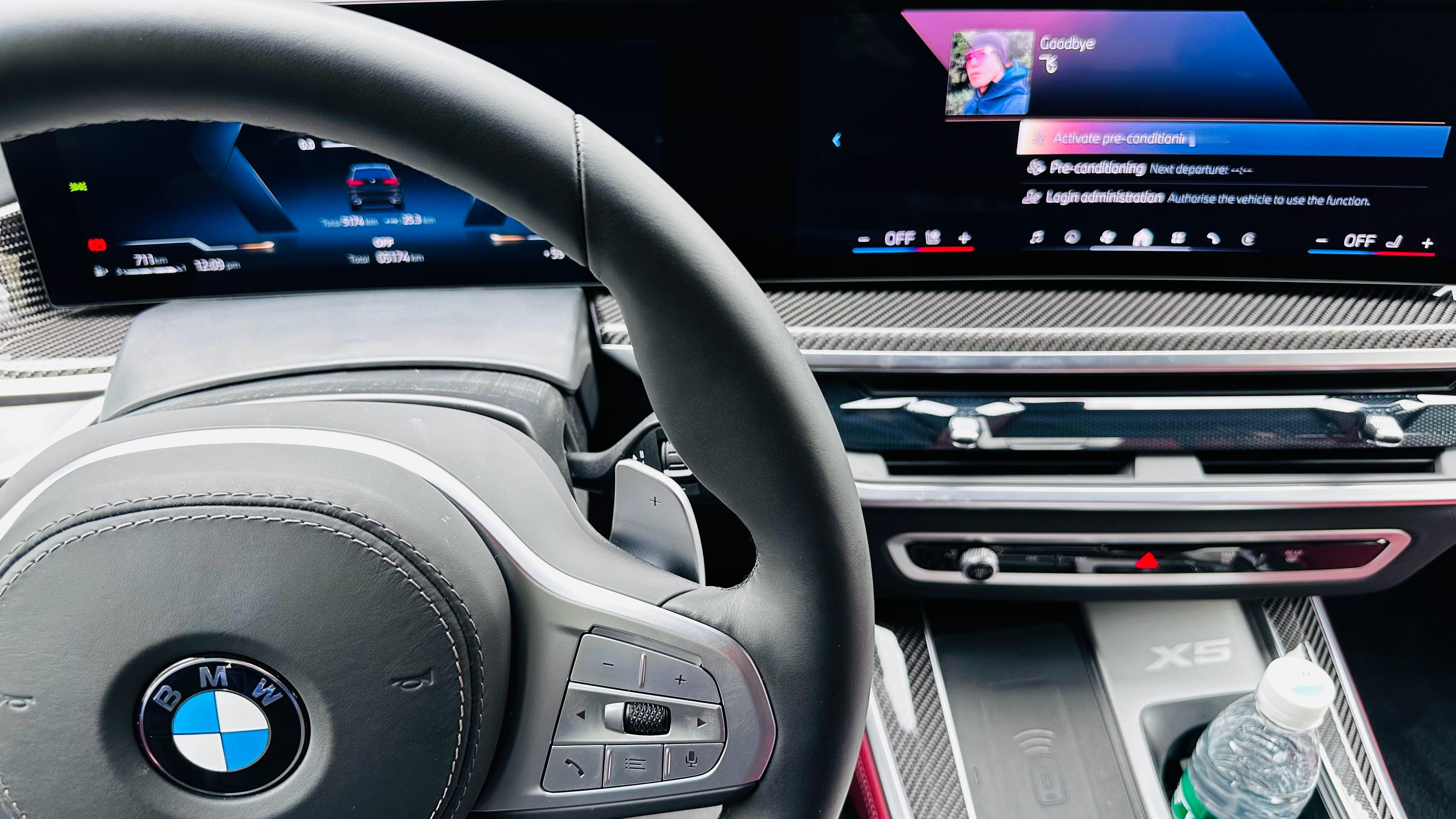 背靠背开完 X5 M 开 X5 40Li。双轴空簧+更软的衬套+更低刚度的轮胎（